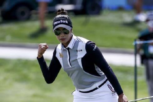 Bí quyết chống nắng hiệu quả cho golfer nữ