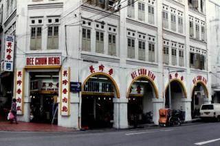 Chân dung tập đoàn Singapore với 3.000 nhân viên đi lên từ xe thịt nướng bán rong vỉa hè