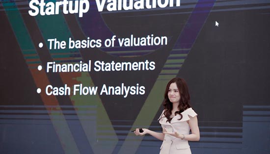 Nữ doanh nhân 9X Lê Hàn Tuệ Lâm, Giám đốc quỹ đầu tư Nextrans, người vừa lọt vào top "Forbes Under 30 Asia", hạng mục Tài chính và đầu tư mạo hiểm.