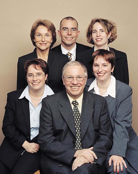 Nữ tỷ phú Rahel Blocher (góc phải, bên dưới) cùng gia đình